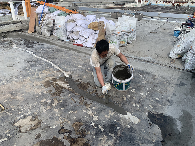 屋顶裂缝漏水维修
